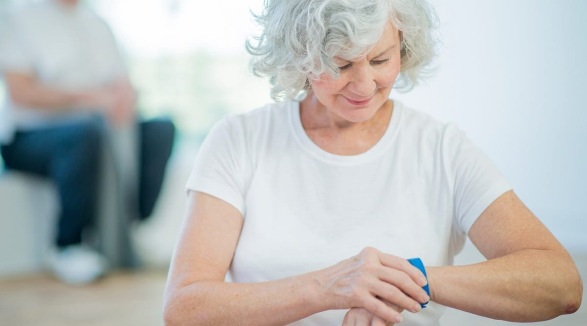 Best Fitness Tracker For Seniors